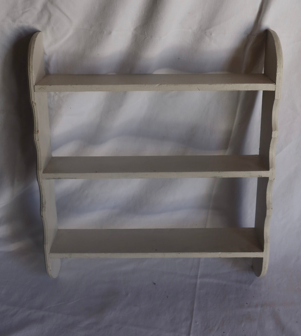 Small painted shelf unit