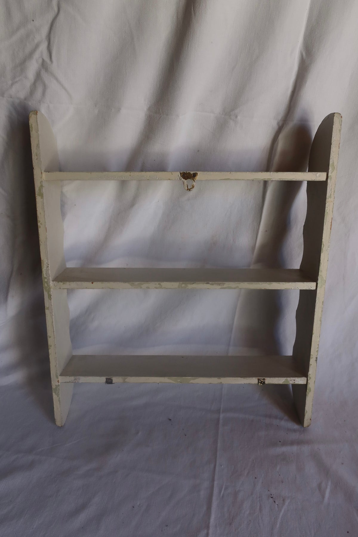 Small painted shelf unit